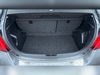 Used Toyota Yaris 2017 for sale - 77420129: Photo