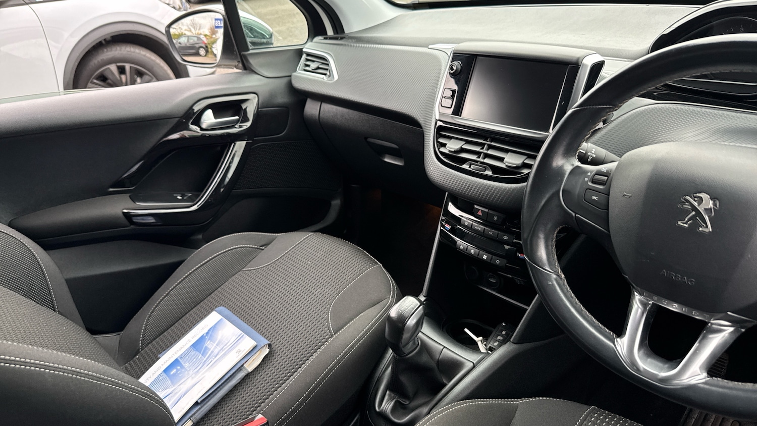 Used Peugeot 208 2018 for sale - 76504810: Photo 14