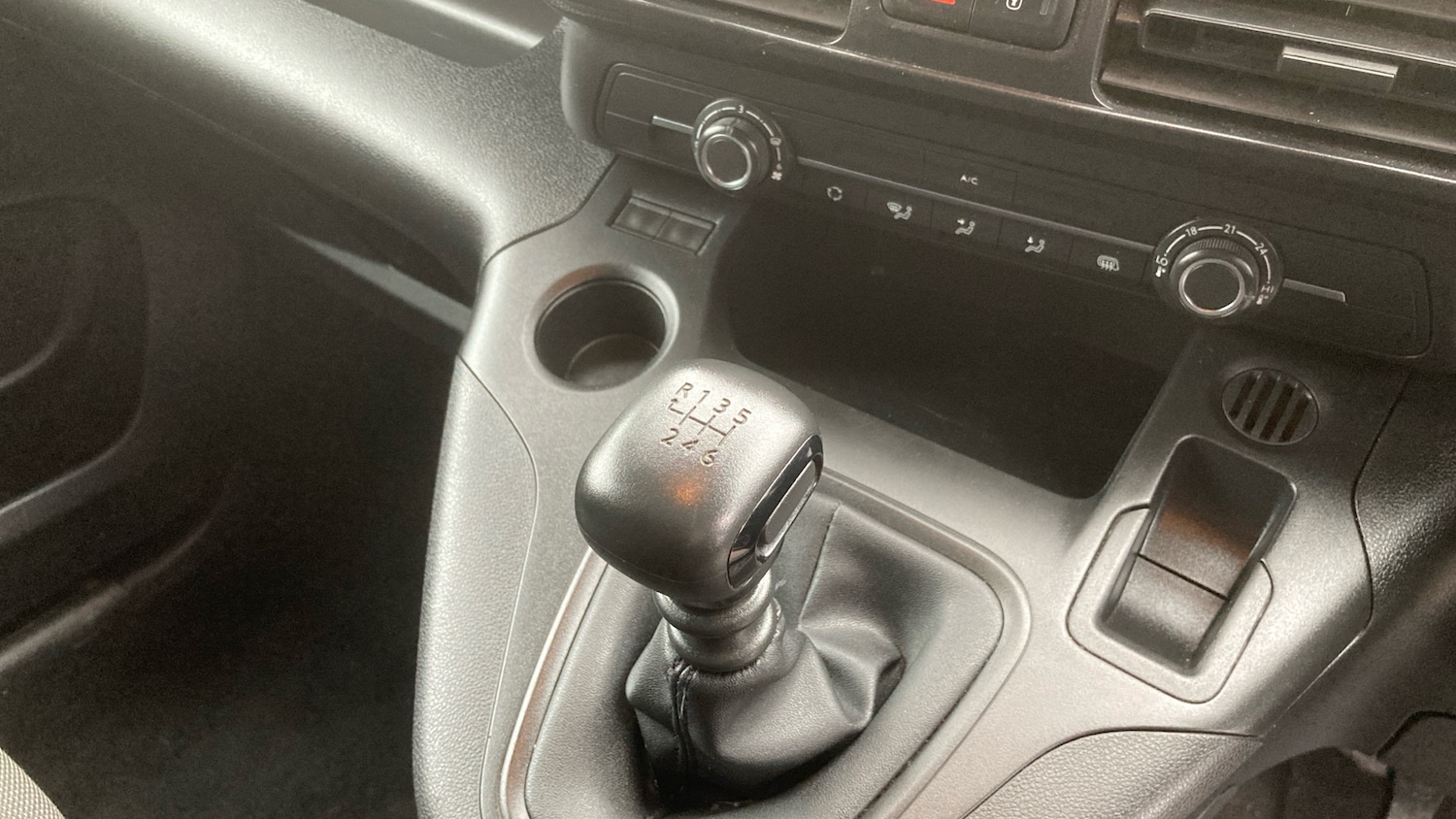 Used Toyota ProAce 2022 for sale - 76904832: Photo 13