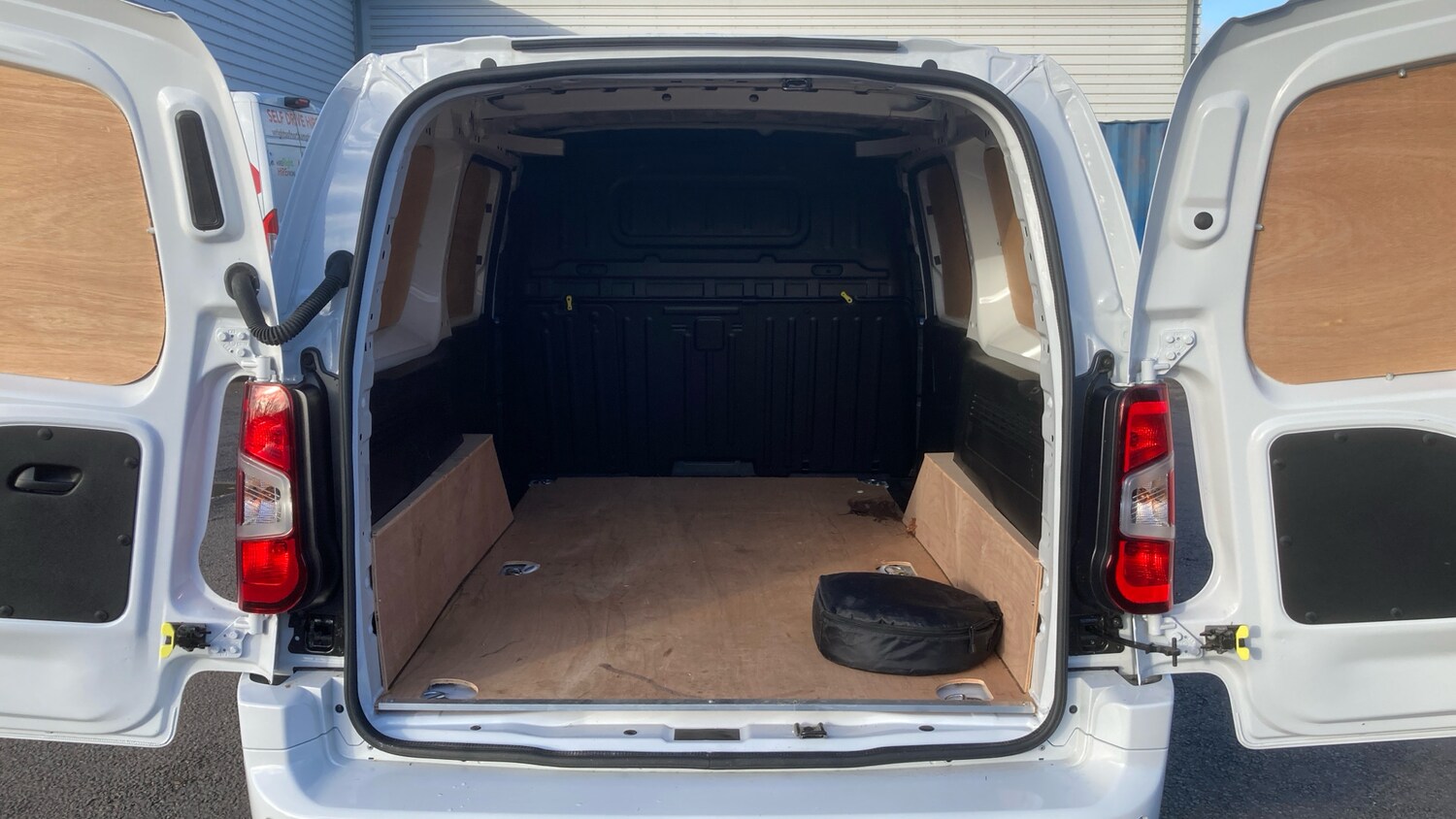 Used Peugeot Partner 2025 for sale - 78000797: Photo 4