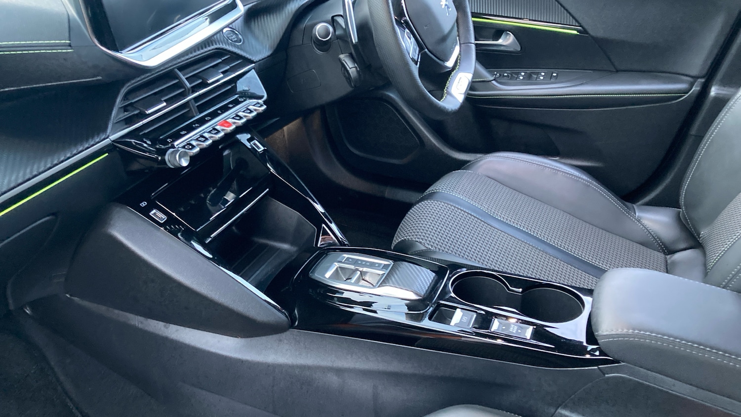 Used Peugeot 2008 2022 for sale - 76565306: Photo 13