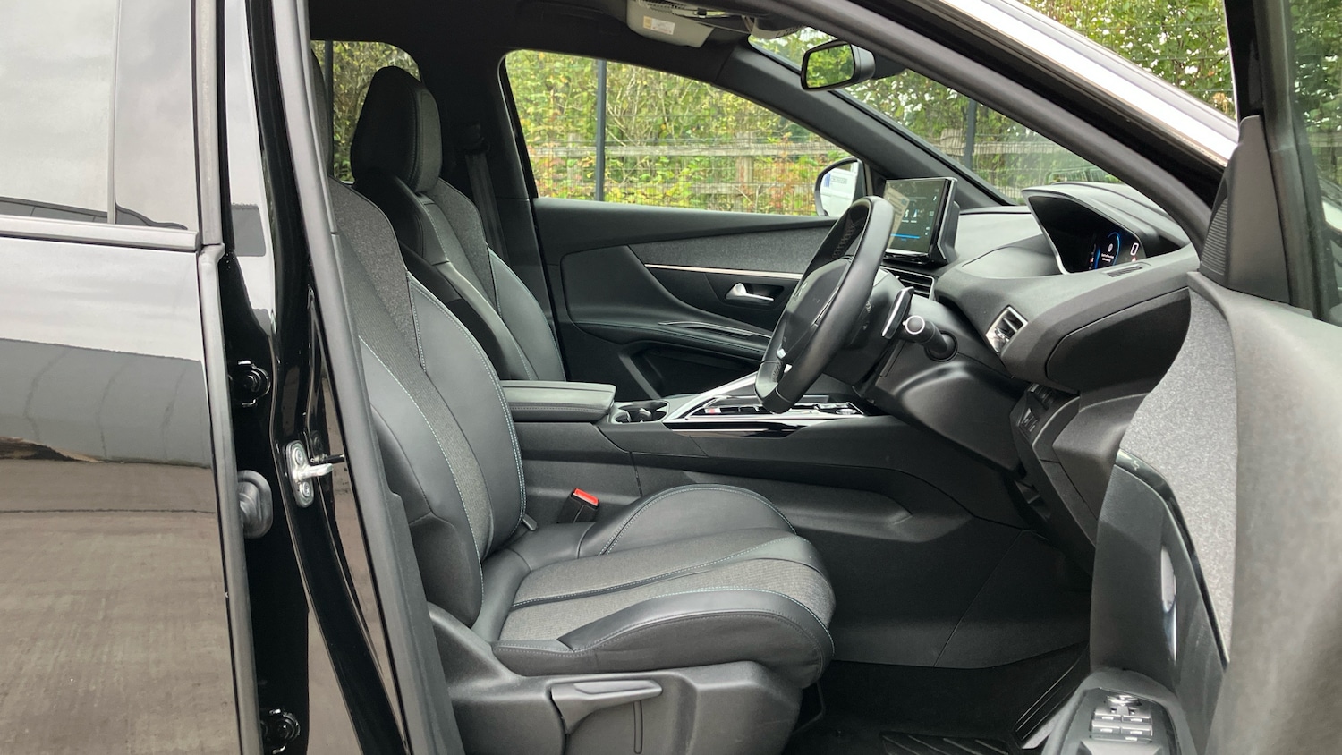 Used Peugeot 5008 2023 for sale - 76580625: Photo 30