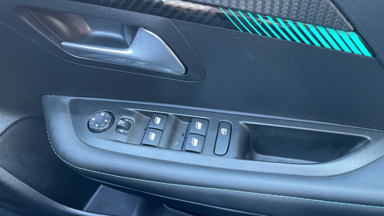 Used Peugeot 208 2020 for sale - 76627879: Photo 23