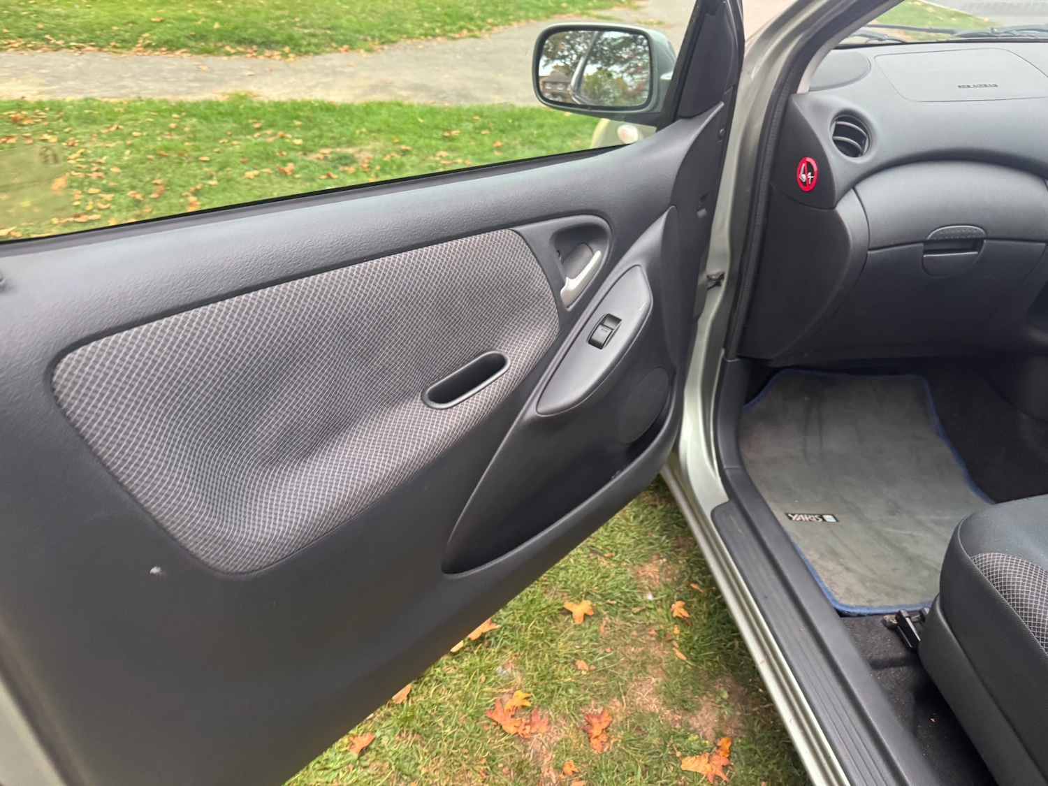 Used Toyota Yaris 2004 for sale - 76892622: Photo 11