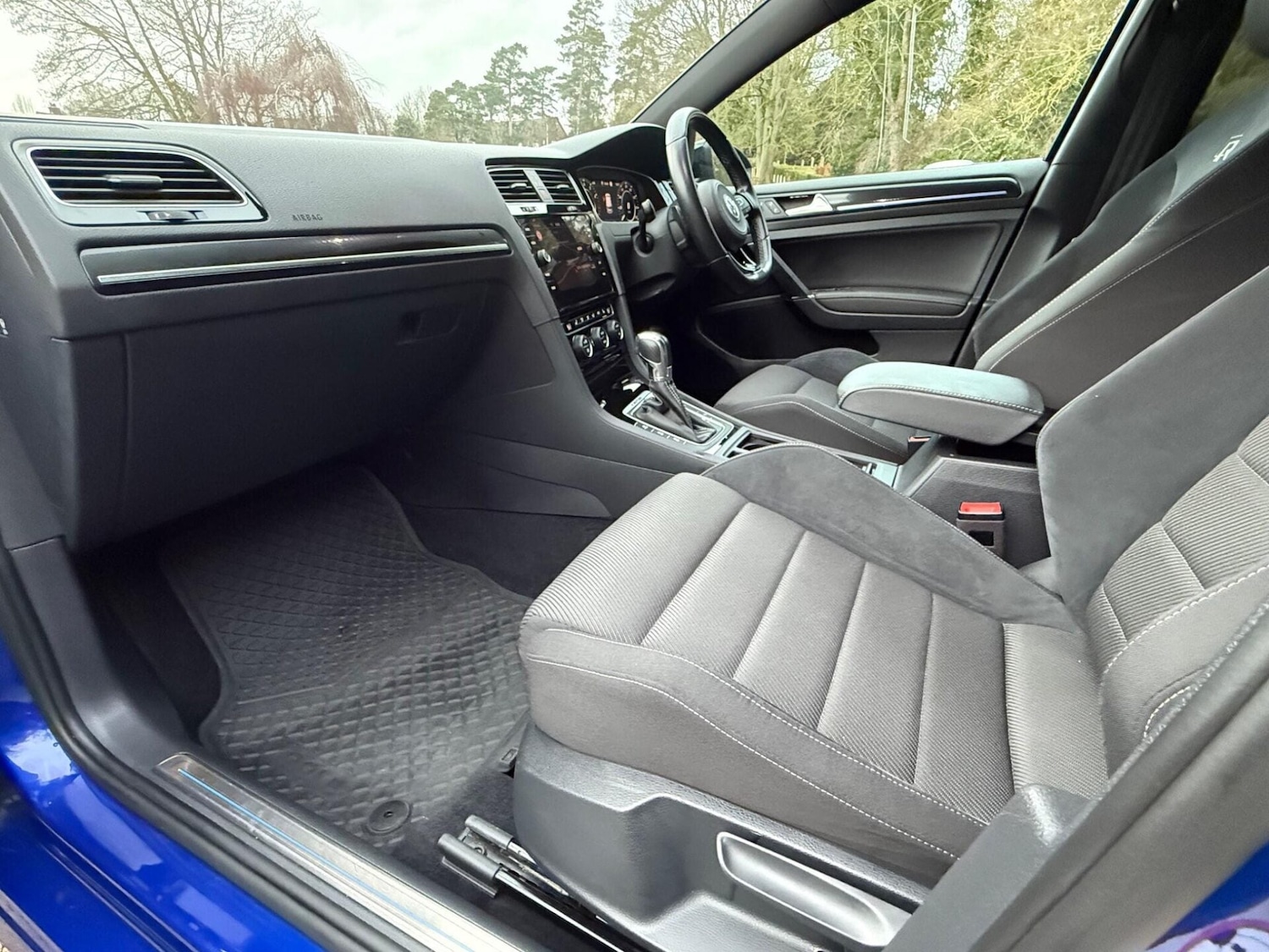 Used Volkswagen Golf 2019 for sale - 77204842: Photo 2