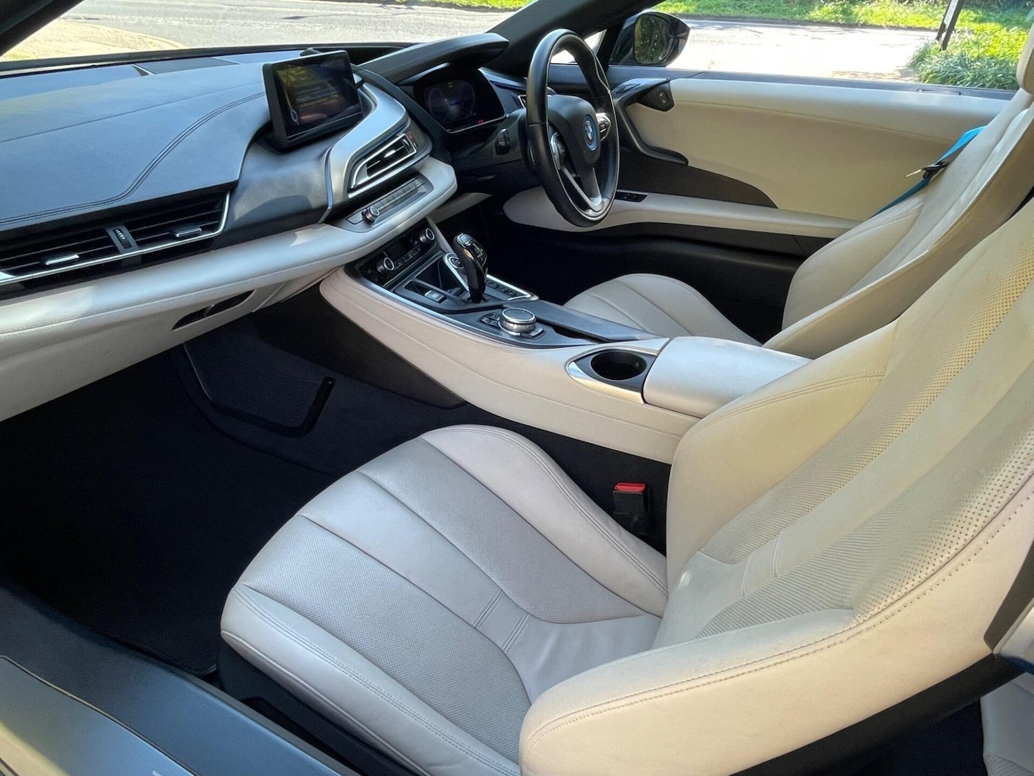 Used BMW i8 2015 for sale - 77204813: Photo 2