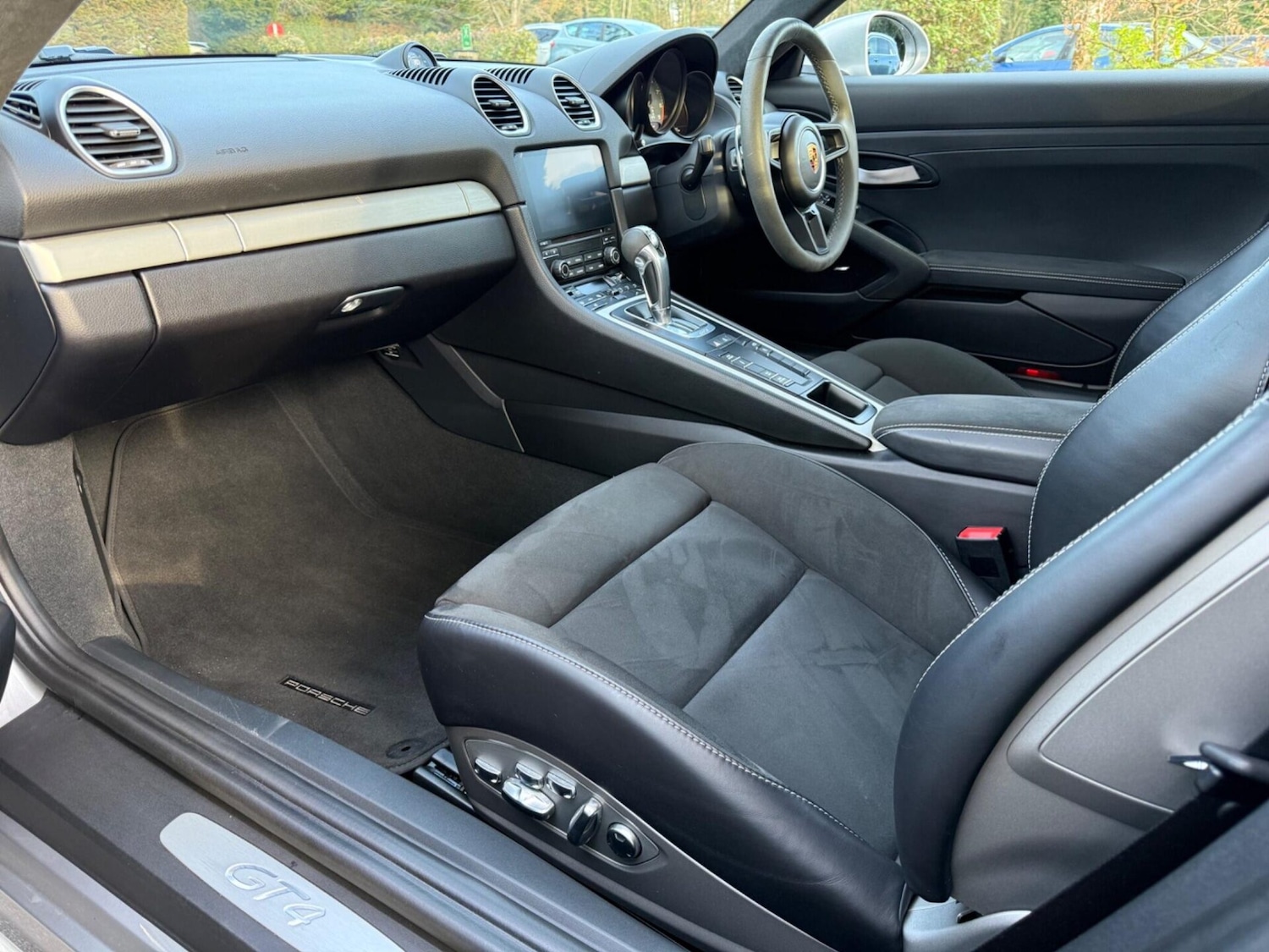 Used Porsche Cayman 2021 for sale - 77399607: Photo 2