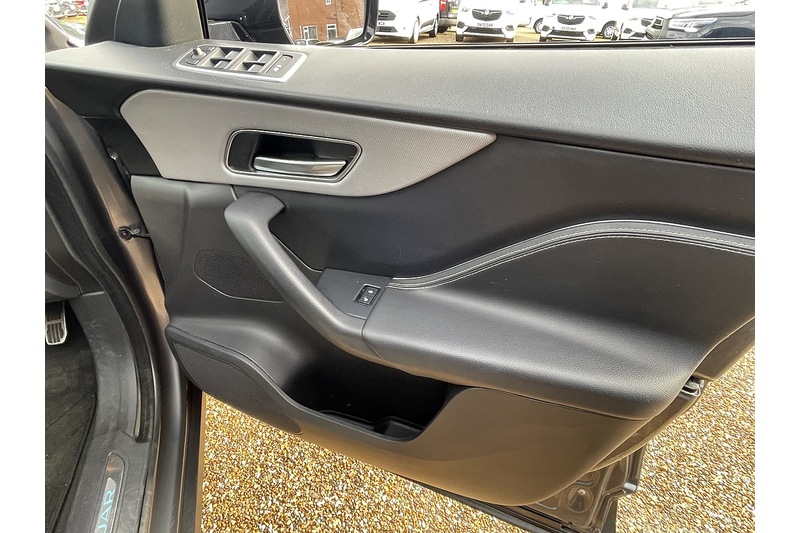 Used Jaguar F-Pace 2019 for sale - 76670704: Photo 31