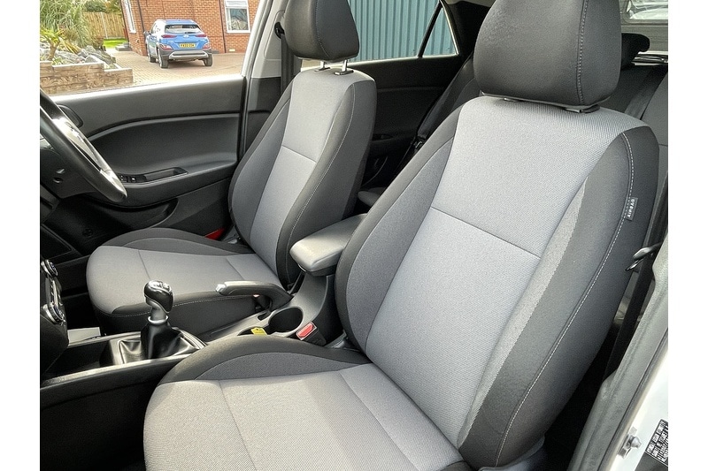 Used Hyundai i20 2018 for sale - 76210914: Photo 25
