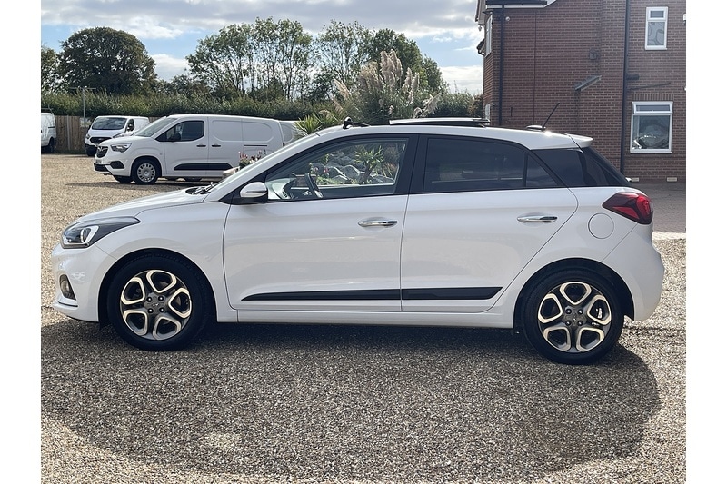 Used Hyundai i20 2018 for sale - 76210914: Photo 5