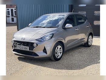 Used Hyundai i10 2023 for sale - 79436125: Photo