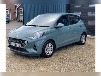 Used Hyundai i10 2023 for sale - 79436121: Photo
