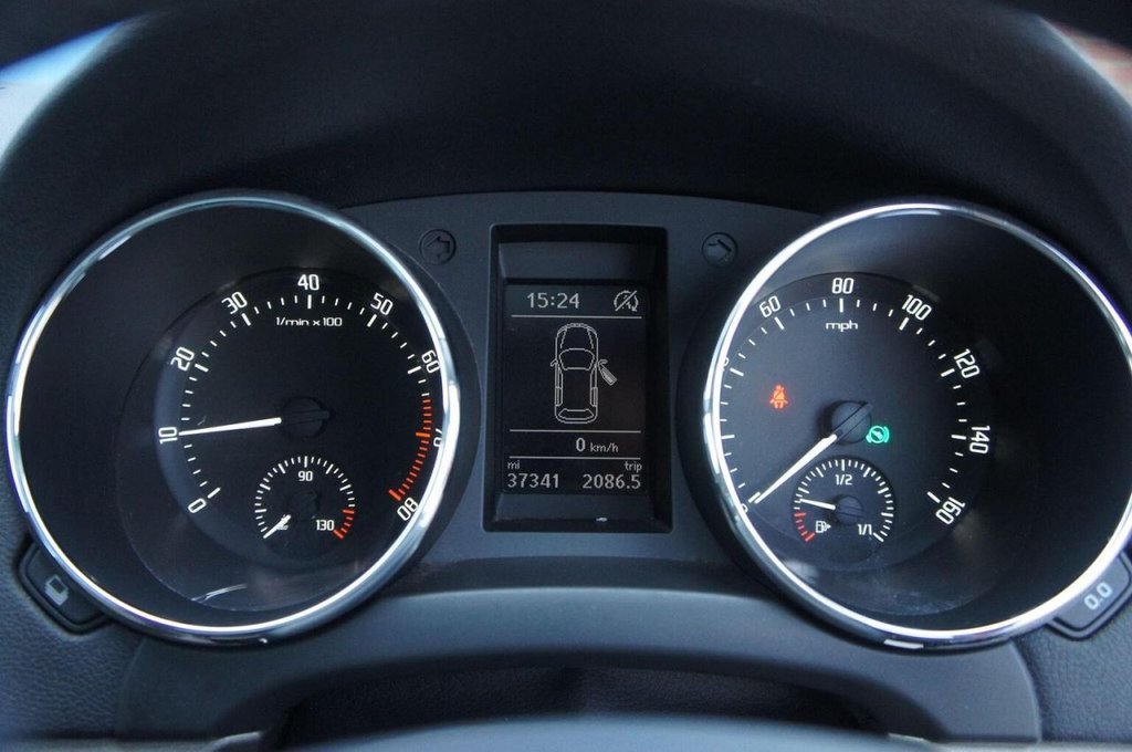 Used Skoda Yeti 2015 for sale - 77260936: Photo 11