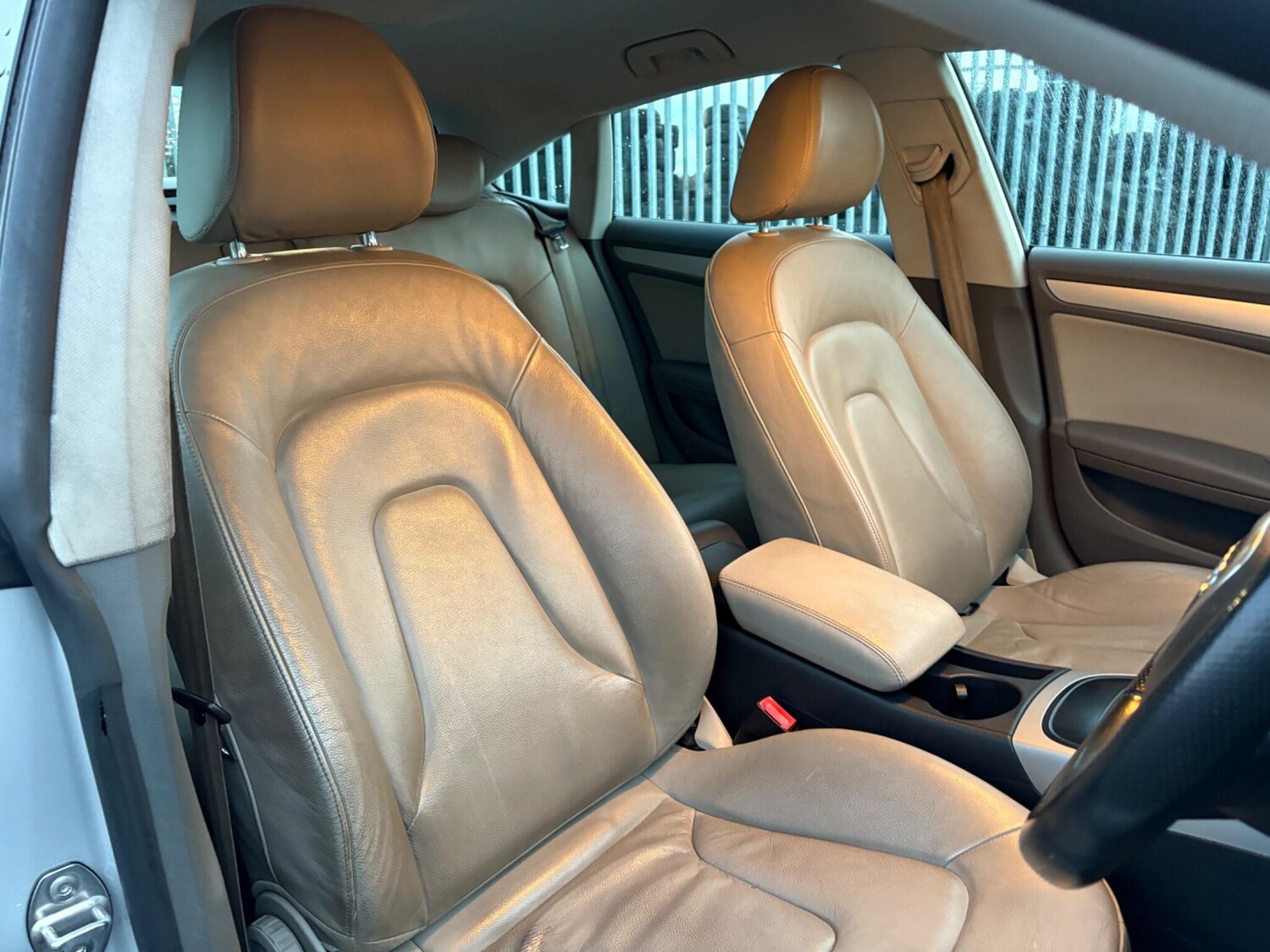 Used Audi A5 2010 for sale - 76337673: Photo 2