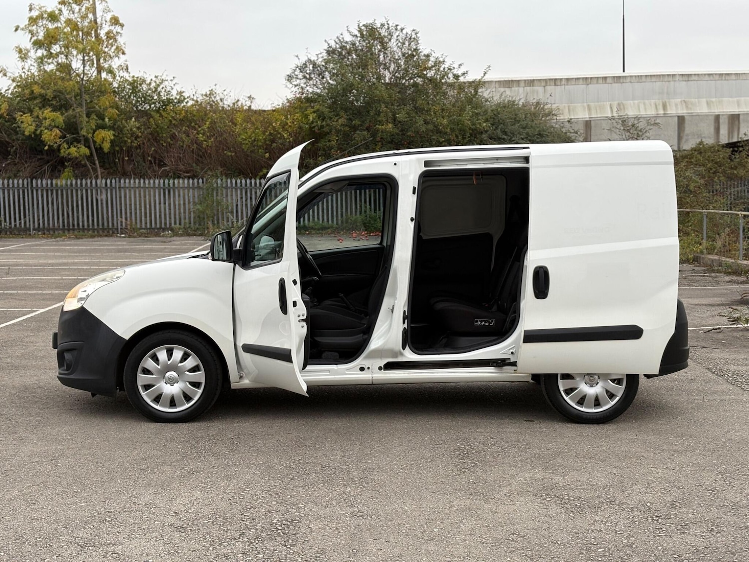 Used Vauxhall Combo 2014 for sale - 76270153: Photo 4
