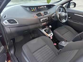 Used Renault Grand Scenic 2016 for sale - 76423087: Photo