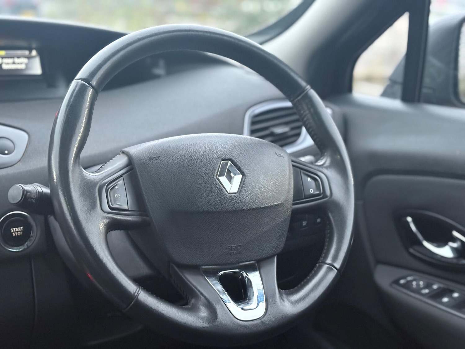 Used Renault Grand Scenic 2016 for sale - 76423087: Photo 42