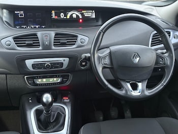 Used Renault Grand Scenic 2016 for sale - 76423087: Photo