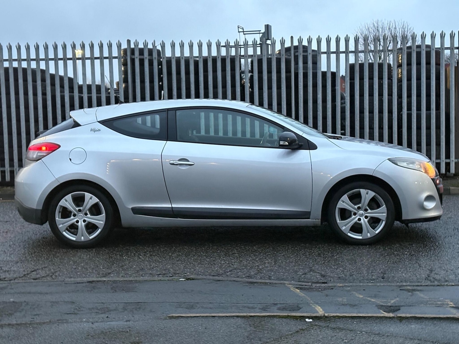 Used Renault Megane 2010 for sale - 77314829: Photo 2