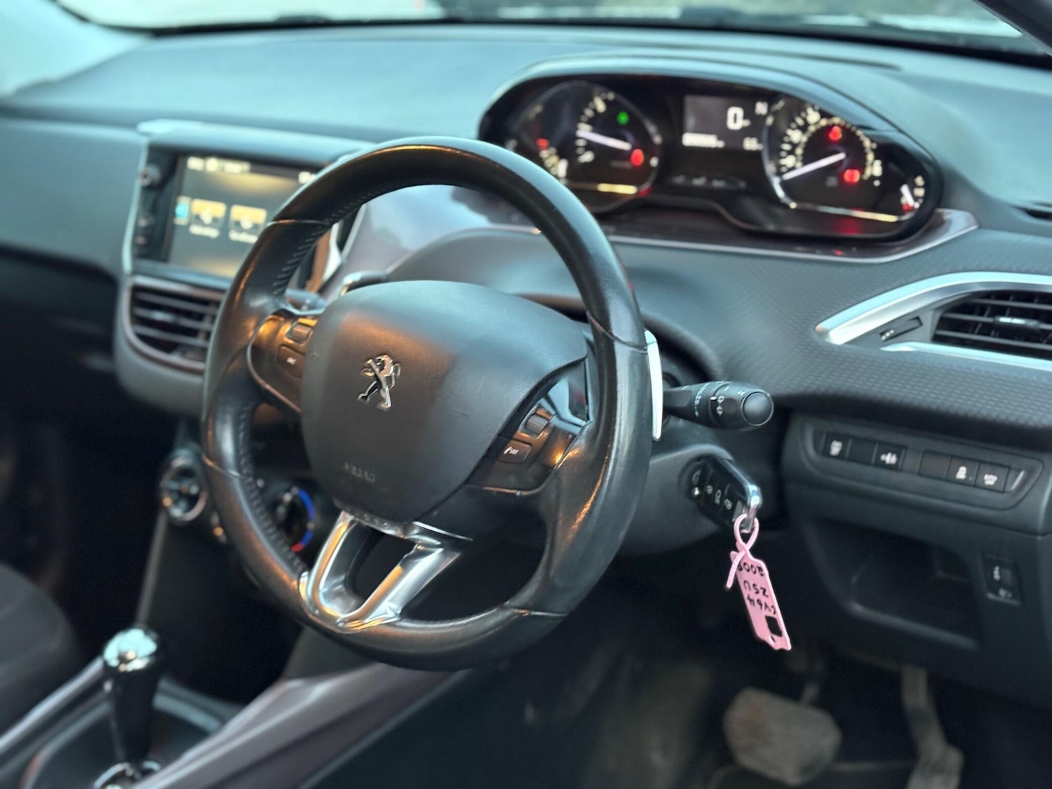 Used Peugeot 2008 2015 for sale - 76527685: Photo 2