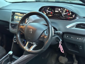 Used Peugeot 2008 2015 for sale - 76527685: Photo