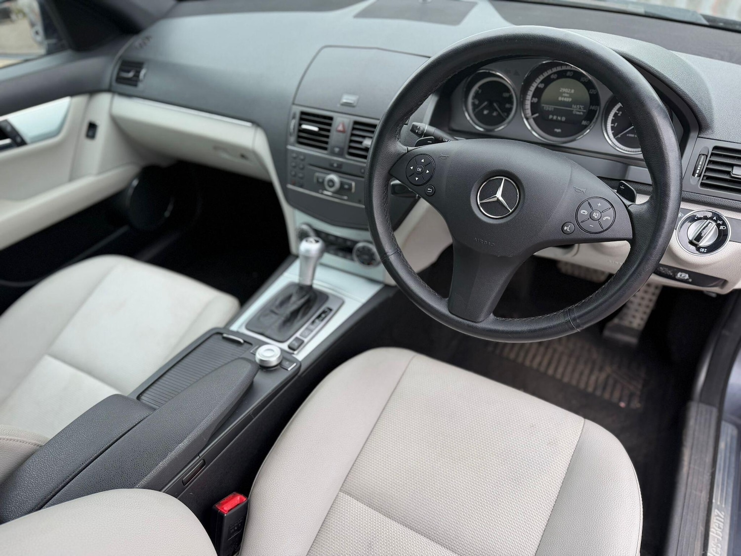 Used Mercedes-Benz C Class 2010 for sale - 78184496: Photo 2