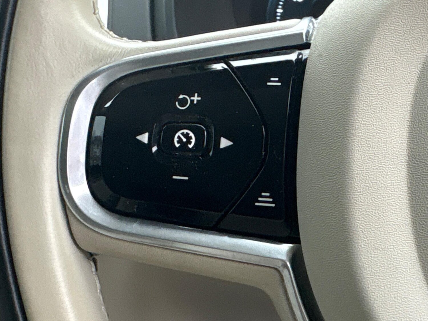 Used Volvo XC90 2017 for sale - 77524219: Photo 51