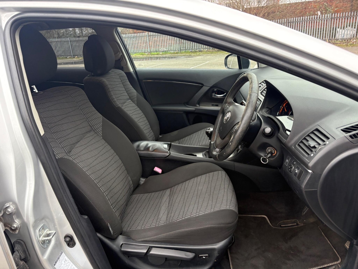 Used Toyota Avensis 2010 for sale - 77626121: Photo 15