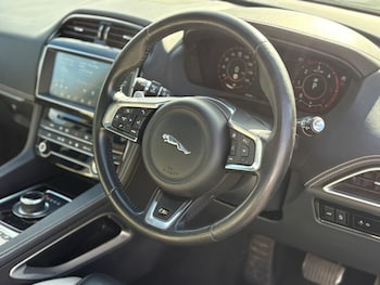 Used Jaguar F-Pace 2019 for sale - 79061336: Photo