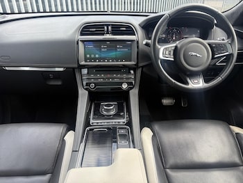 Used Jaguar F-Pace 2019 for sale - 79061336: Photo