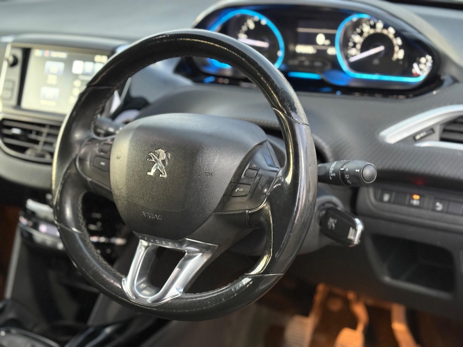 Used Peugeot 2008 2015 for sale - 76645818: Photo 2