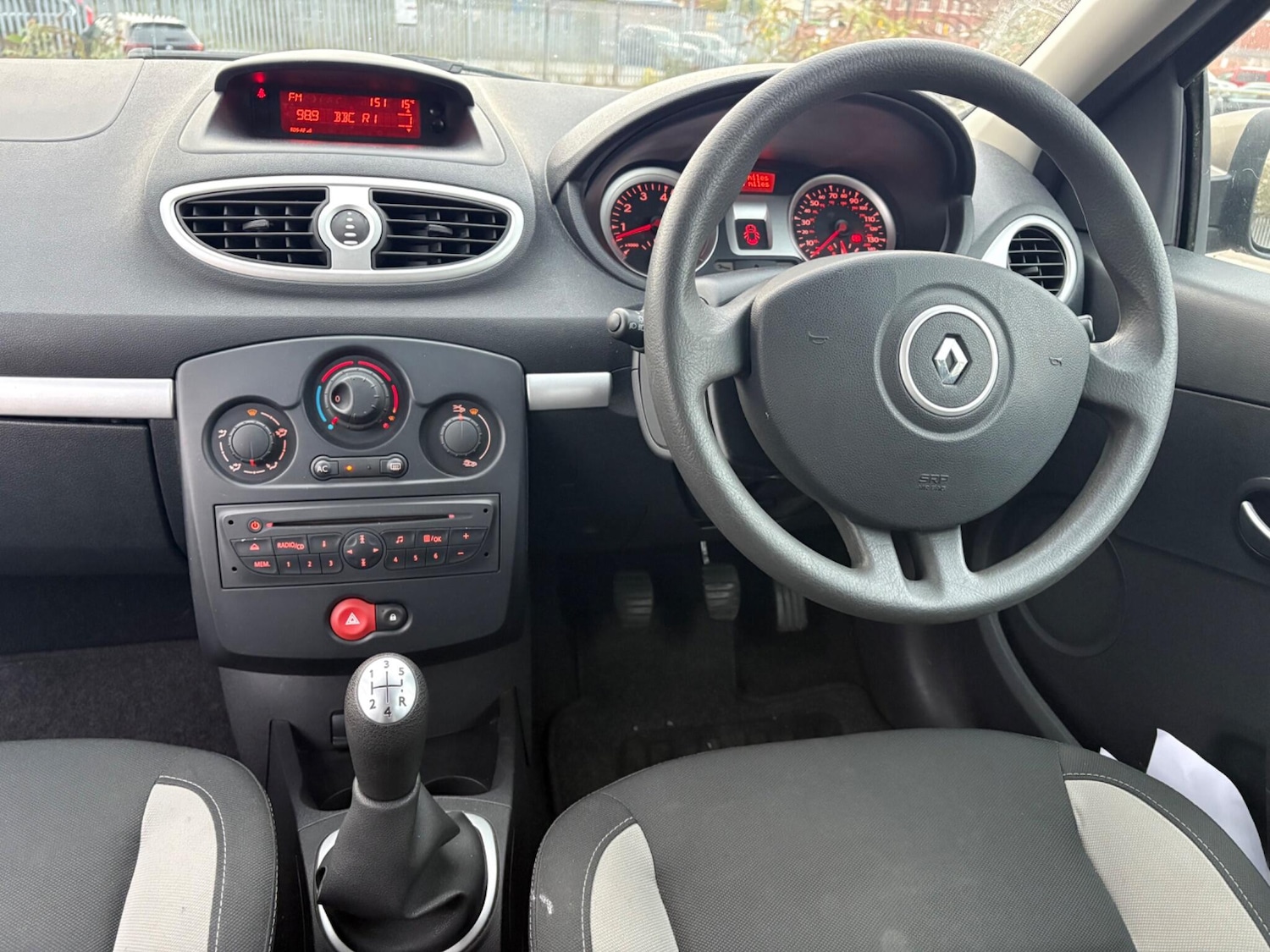 Used Renault Clio 2011 for sale - 76259486: Photo 11