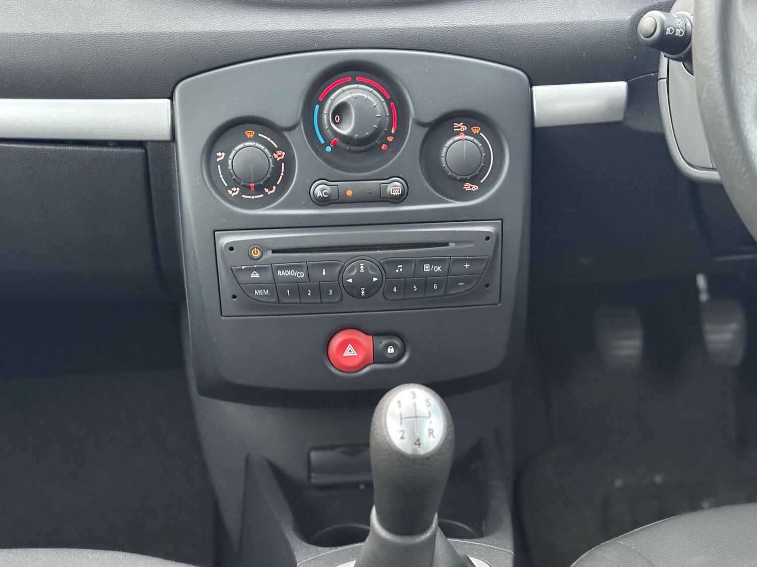 Used Renault Clio 2011 for sale - 76259486: Photo 13