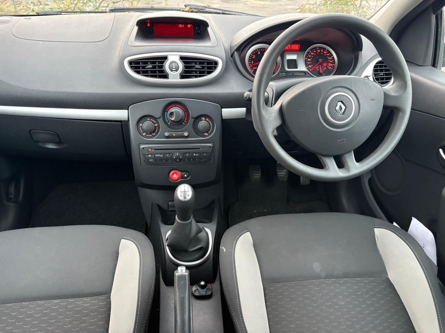 Used Renault Clio 2011 for sale - 76259486: Photo 14