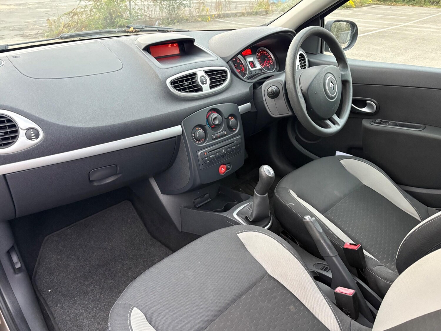 Used Renault Clio 2011 for sale - 76259486: Photo 15