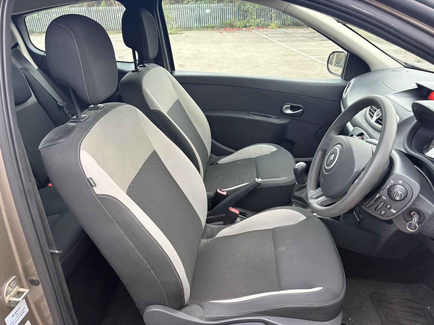 Used Renault Clio 2011 for sale - 76259486: Photo 16