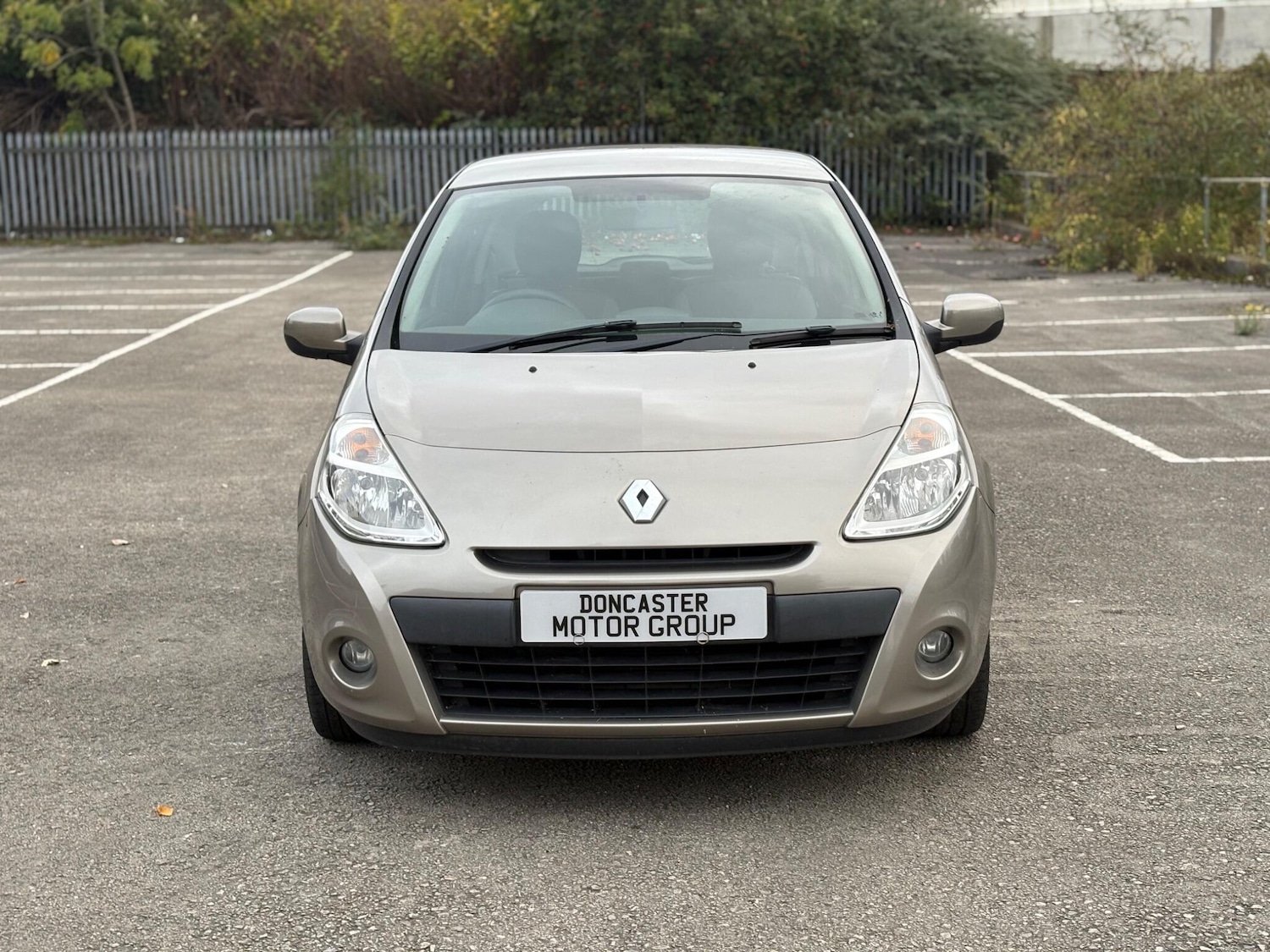 Used Renault Clio 2011 for sale - 76259486: Photo 2
