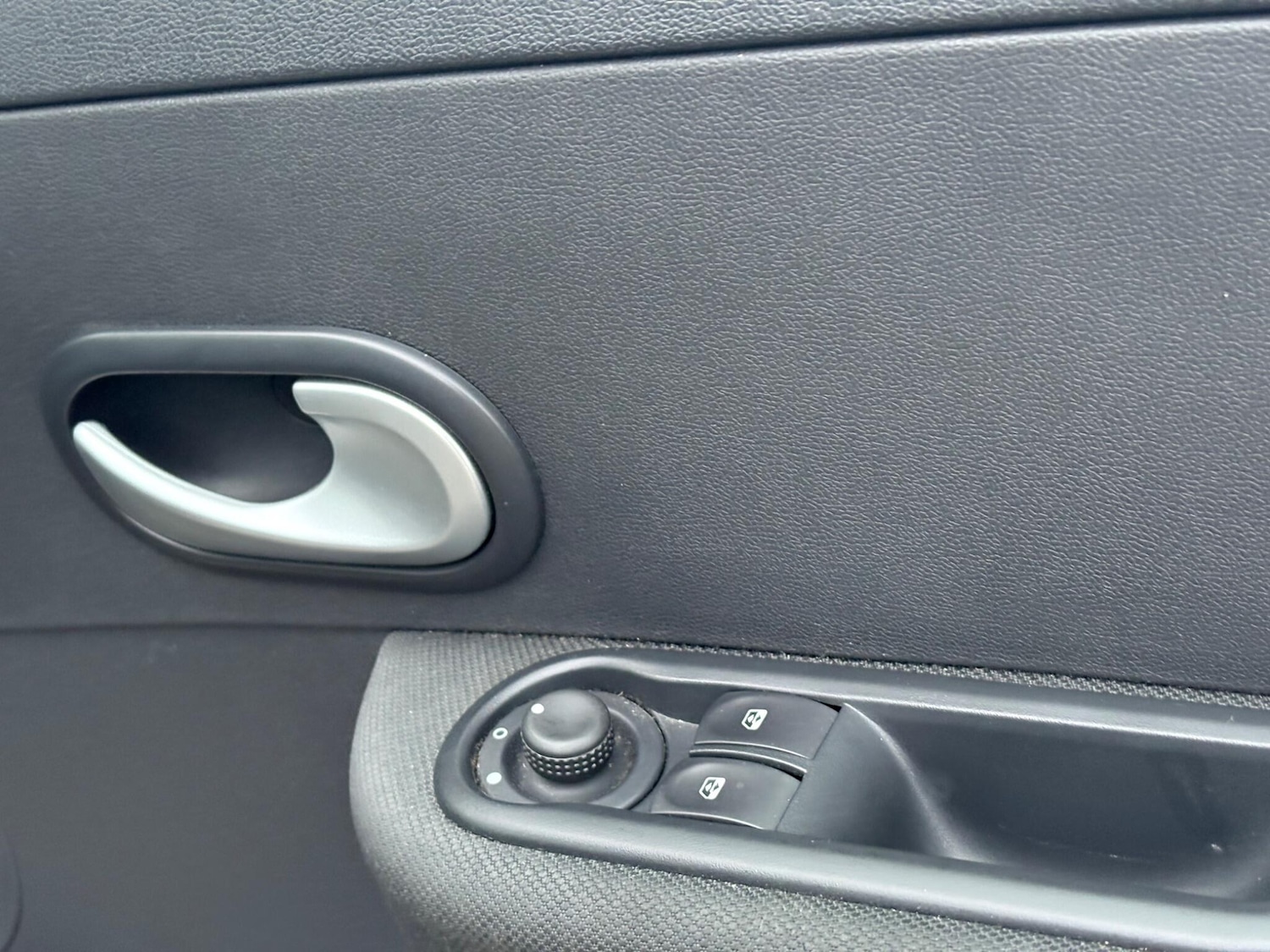 Used Renault Clio 2011 for sale - 76259486: Photo 20