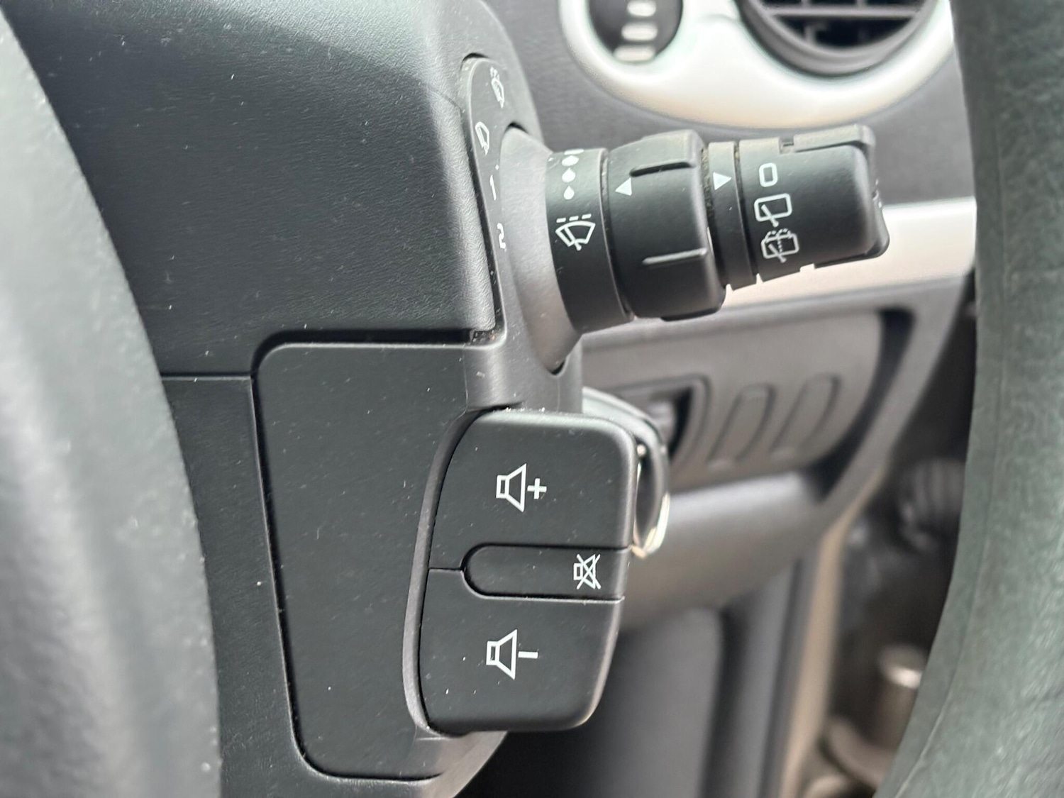 Used Renault Clio 2011 for sale - 76259486: Photo 22