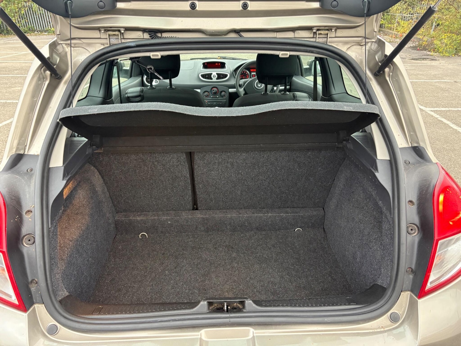 Used Renault Clio 2011 for sale - 76259486: Photo 23