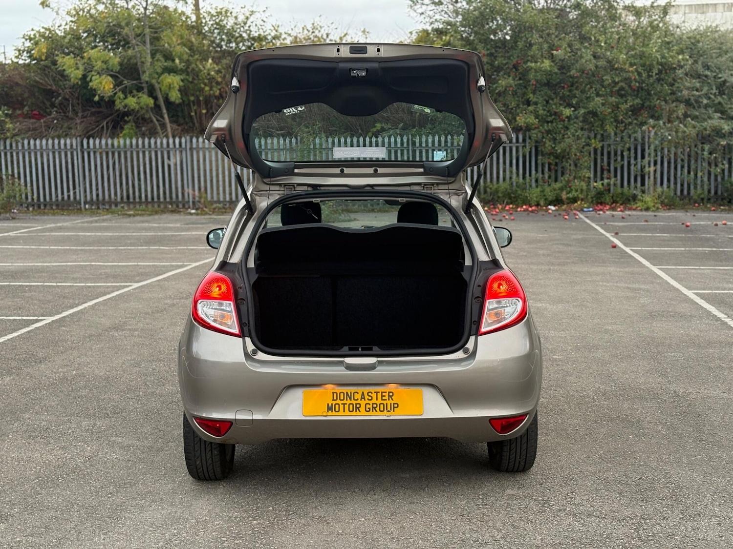 Used Renault Clio 2011 for sale - 76259486: Photo 24