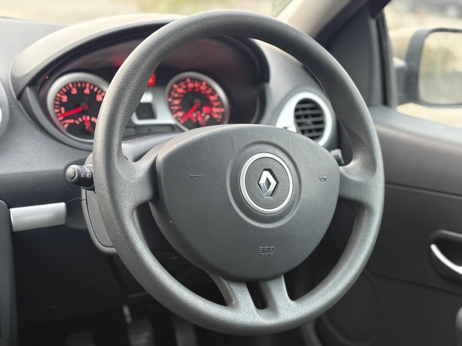 Used Renault Clio 2011 for sale - 76259486: Photo 25