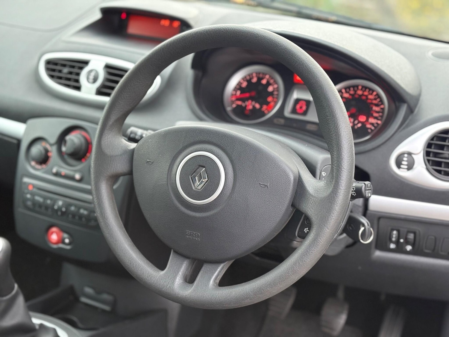 Used Renault Clio 2011 for sale - 76259486: Photo 26