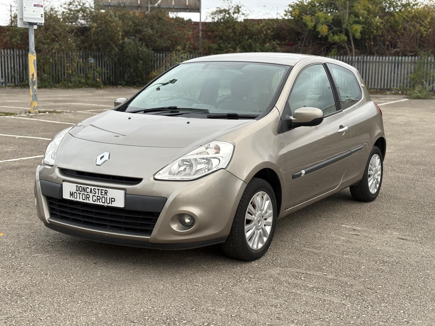 Used Renault Clio 2011 for sale - 76259486: Photo 3