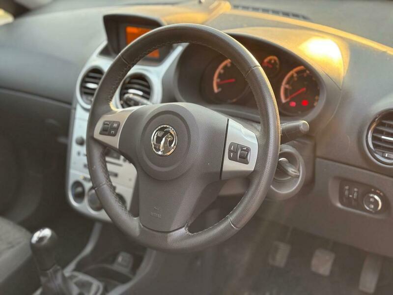 Used Vauxhall Corsa 2015 for sale - 76259479: Photo 2