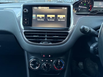 Used Peugeot 2008 2015 for sale - 76989574: Photo