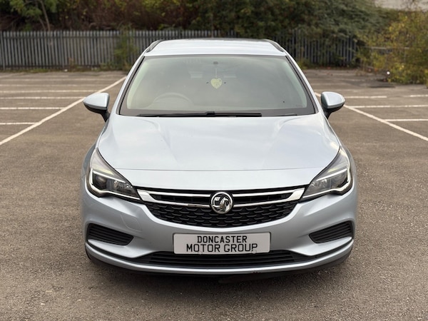 Used Vauxhall Astra 2017 for sale - 76260399: Photo 2