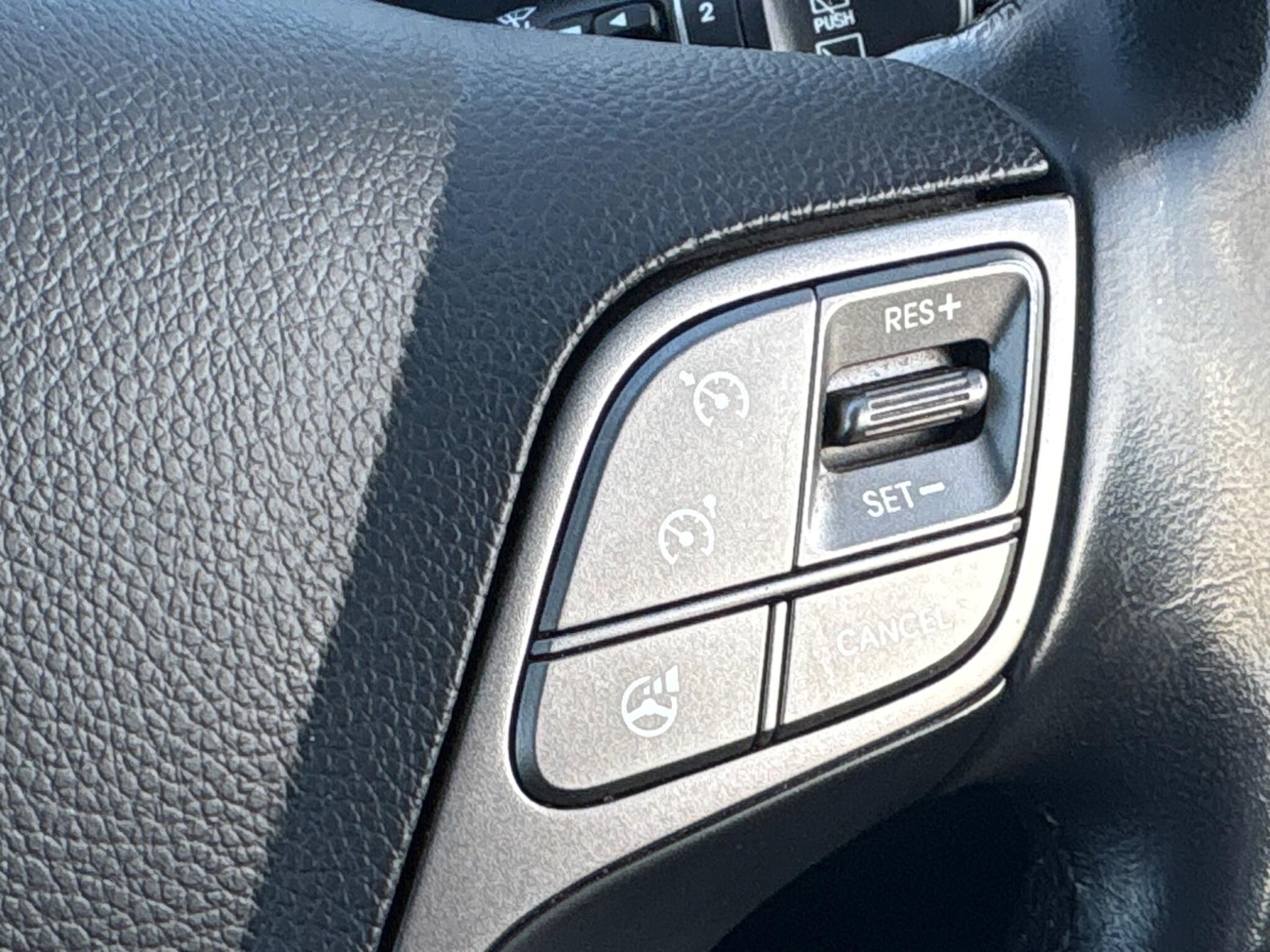 Used Hyundai Santa Fe 2015 for sale - 78203863: Photo 25