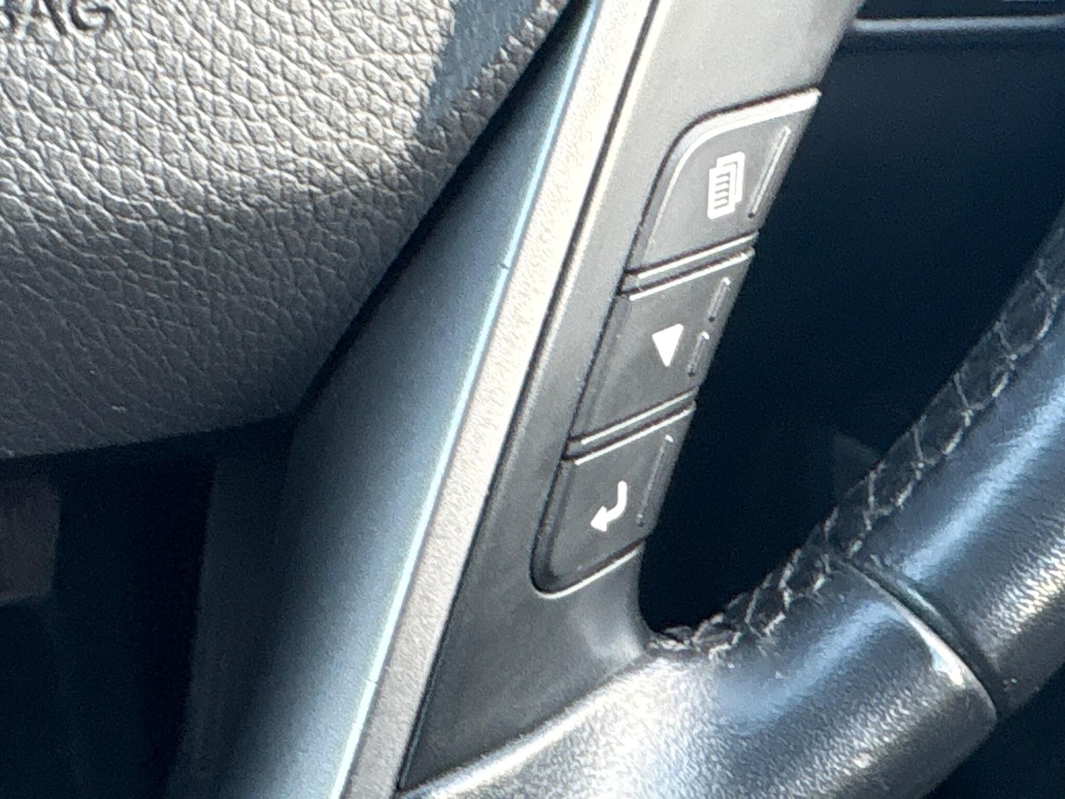 Used Hyundai Santa Fe 2015 for sale - 78203863: Photo 26