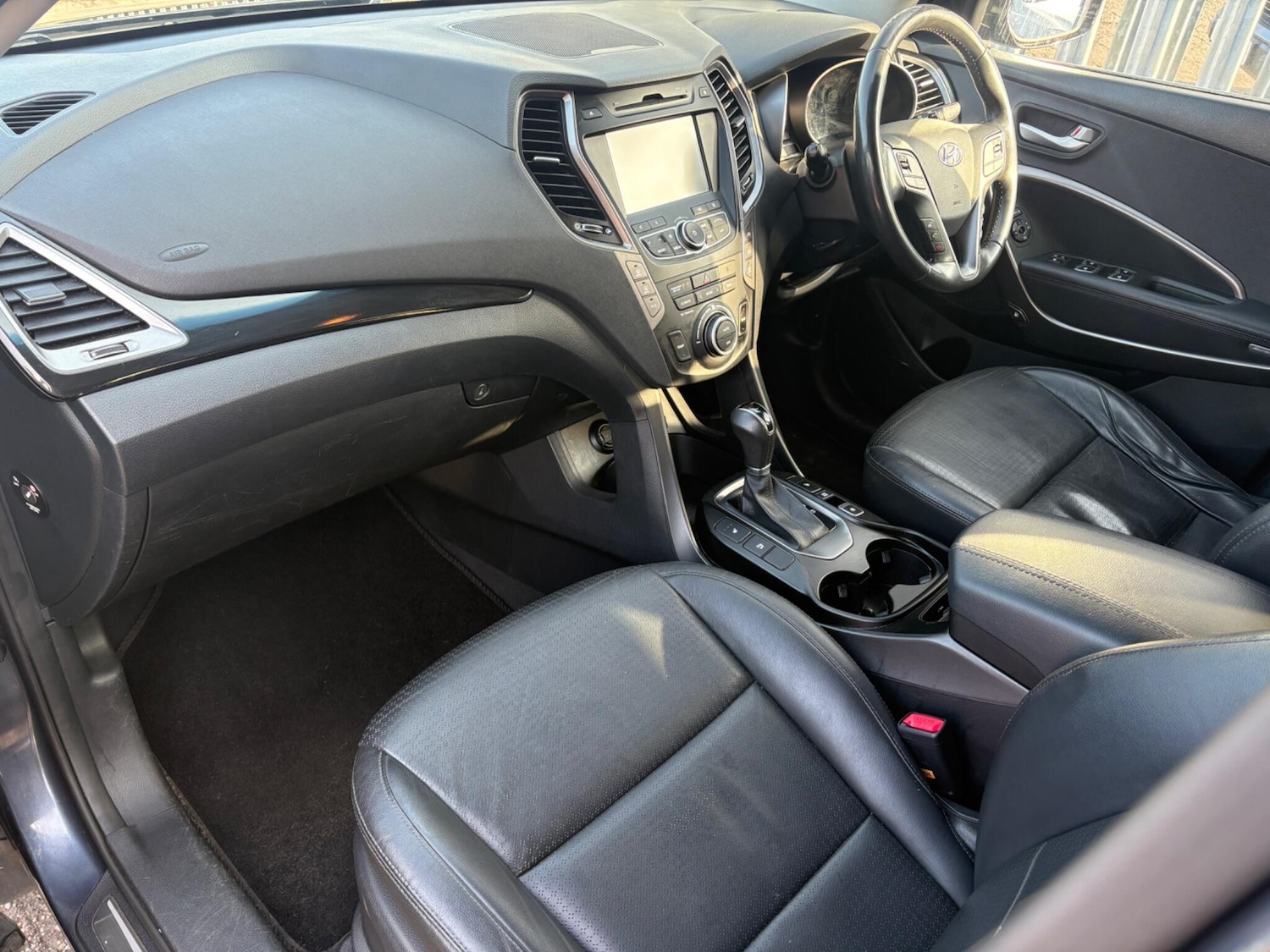 Used Hyundai Santa Fe 2015 for sale - 78203863: Photo 32